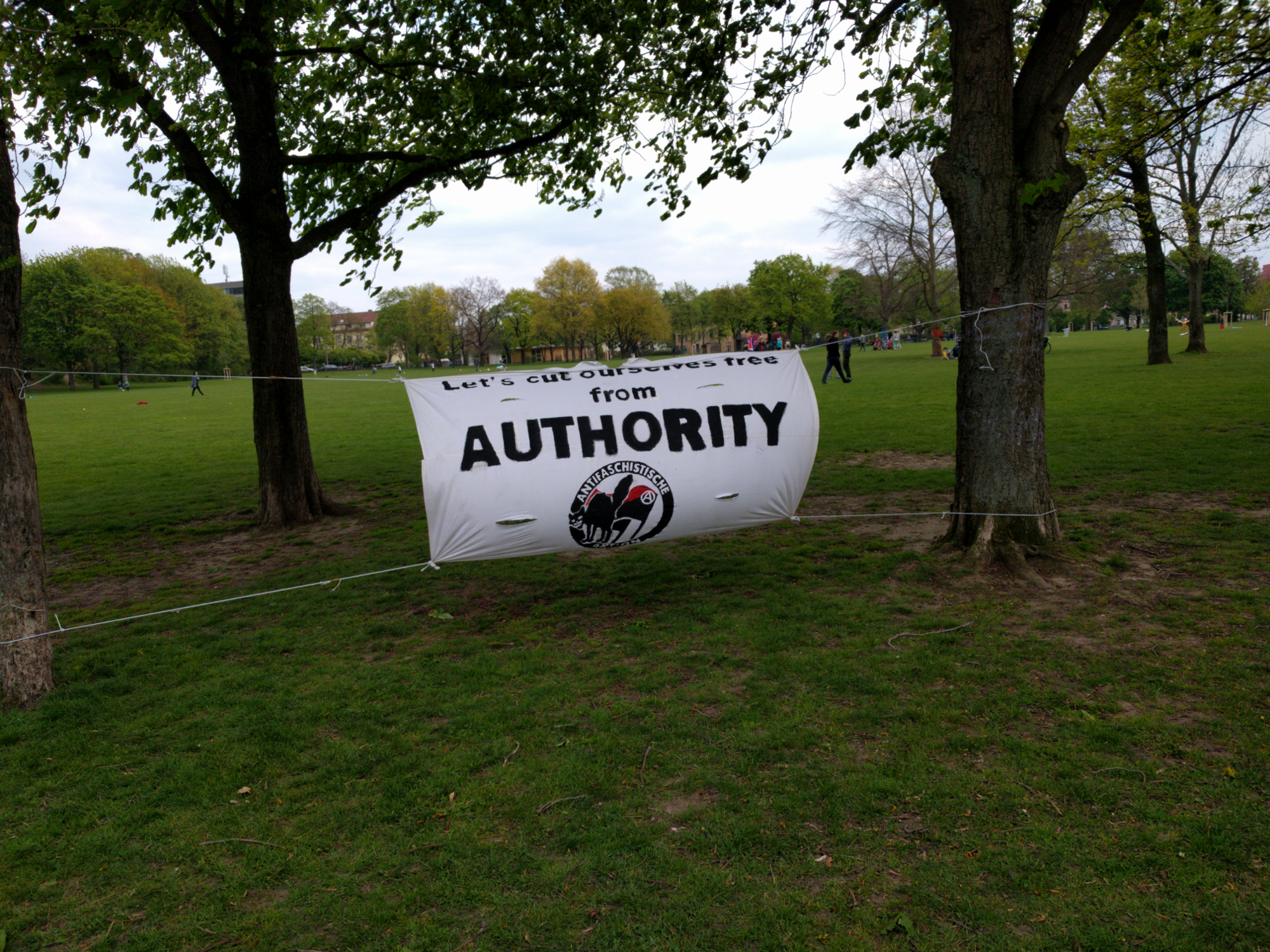 Anarchistisches Happening im Alaunpark am 1. Mai