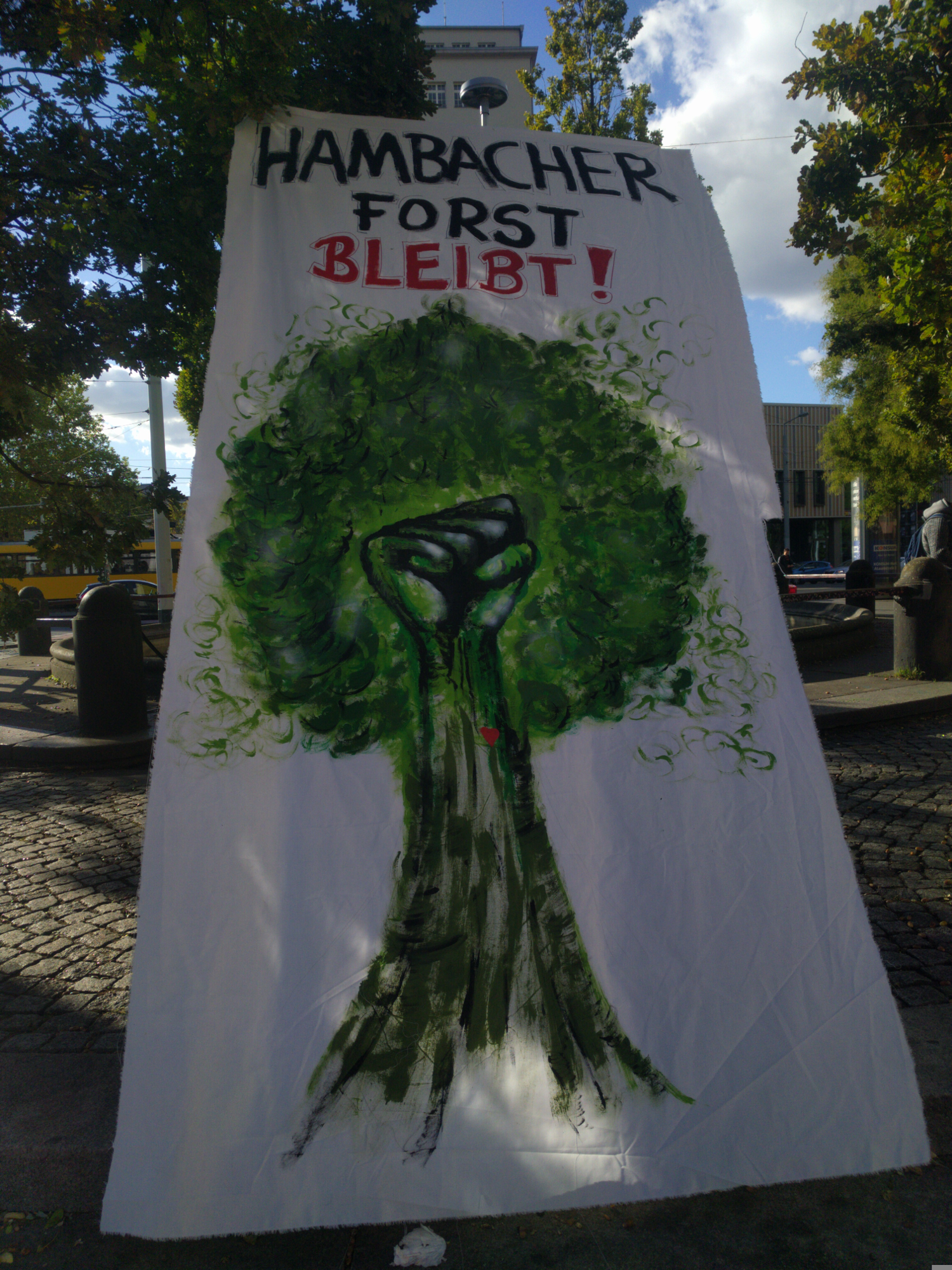 Soliaktion – ein bunter Wald aus Zivilisationsresten