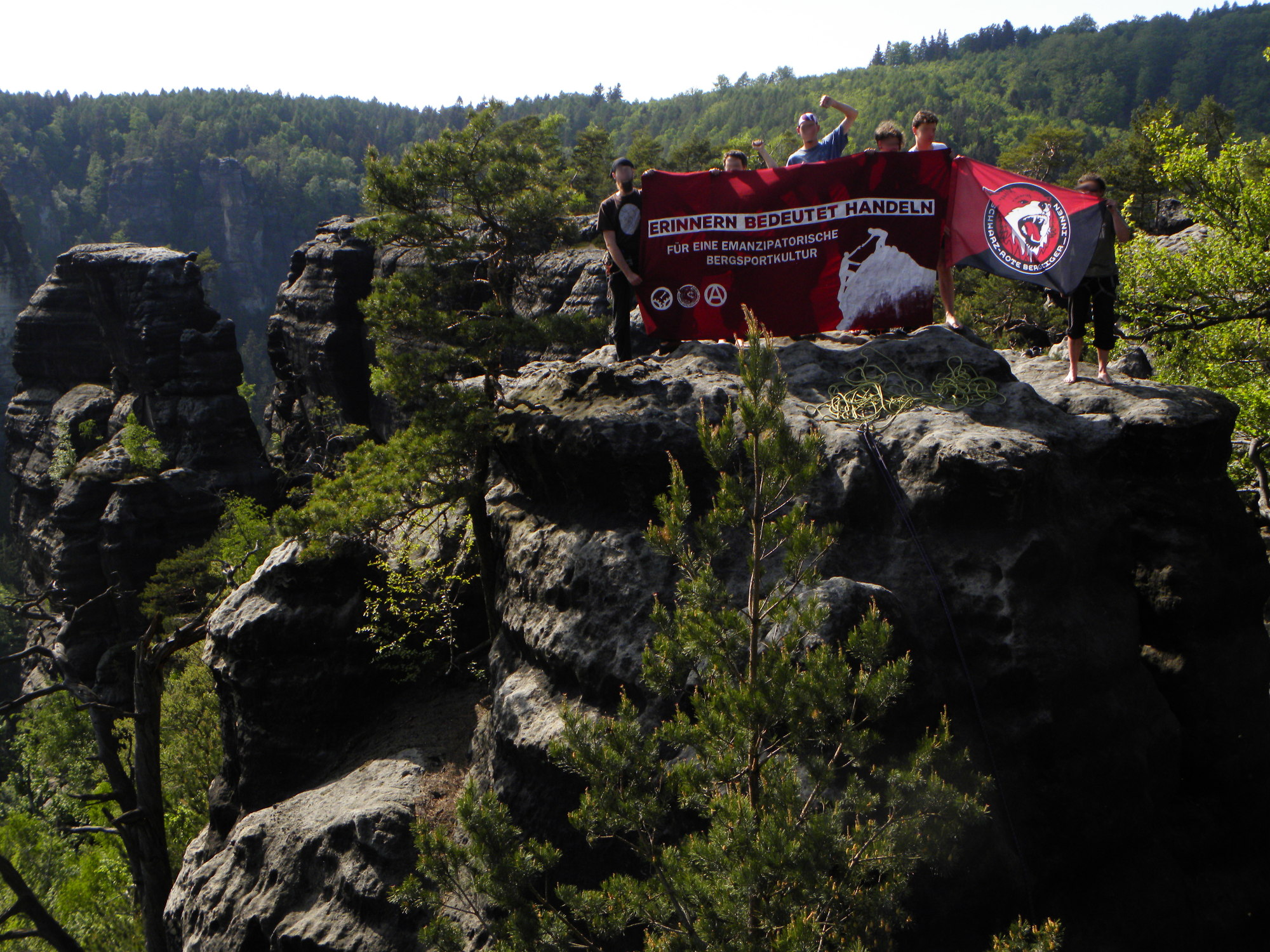 #71 Schwarz-Rote Bergsteiger*innen – Junisendung des Anarchistischen Hörfunks aus Dresden